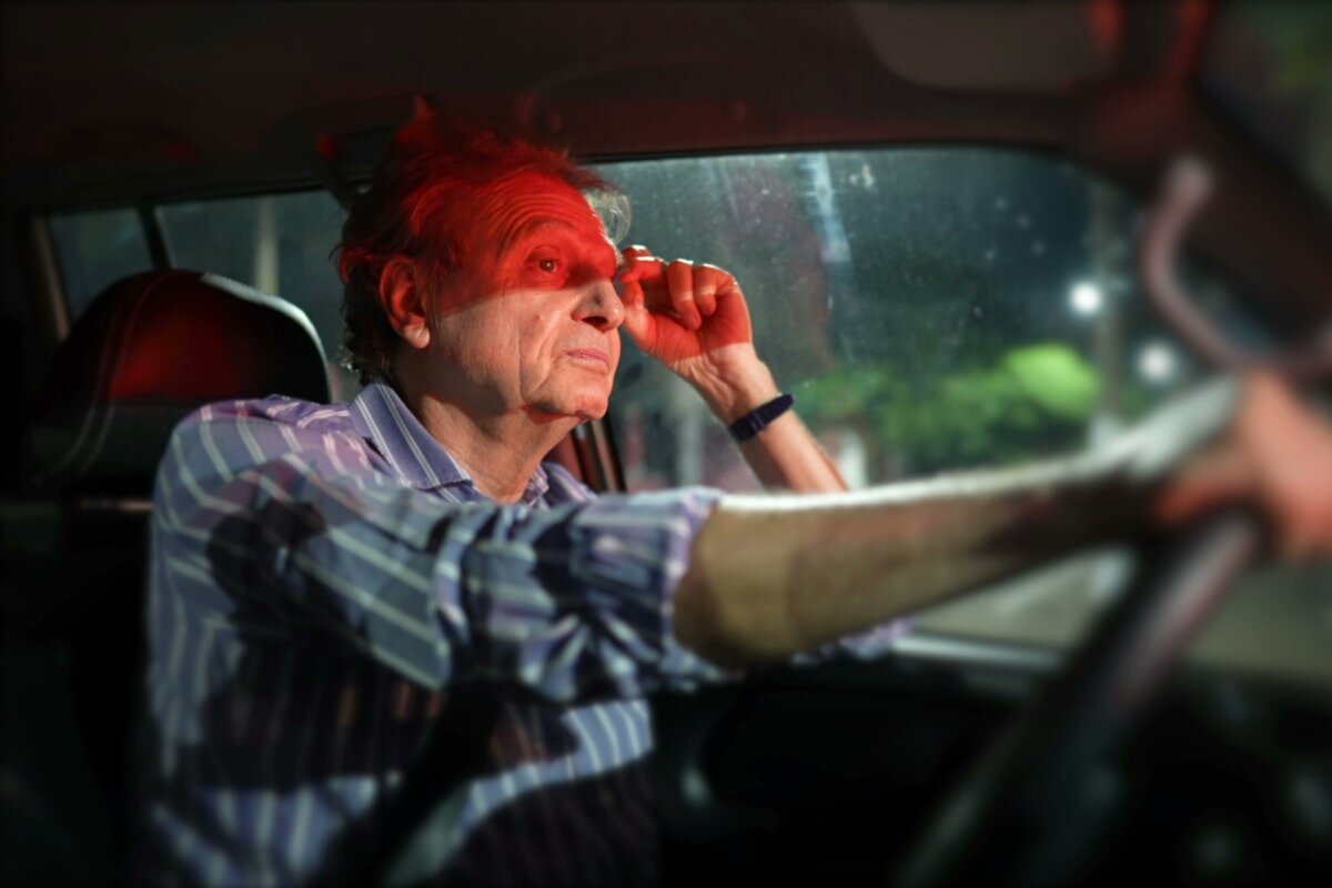    Пробки, которые собираются на перекрестке из-за красного сигнала светофора, никого не радуют. Но соблюдать ПДД необходимо для общей безопасности