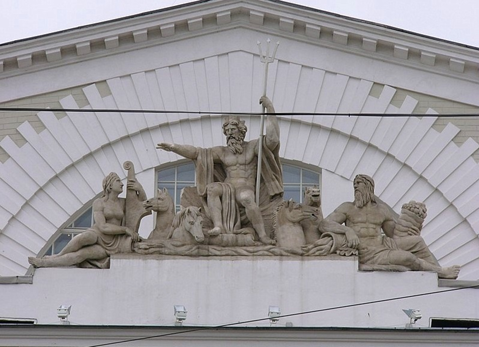 Триумф нептуна здание биржи. Скульптор здания биржи. Посейдон на здании биржи. Биржа спб здание нептун. Скульптор здания биржи.