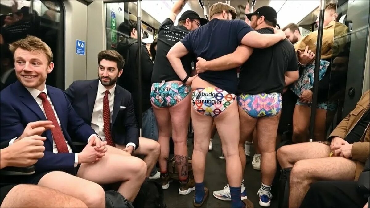 голые парни в метро фото 89
