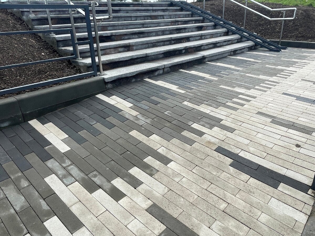    Лестница с гранитными ступенями появилась на аллее Энтузиастов в Петрозаводске Администрация Петрозаводска