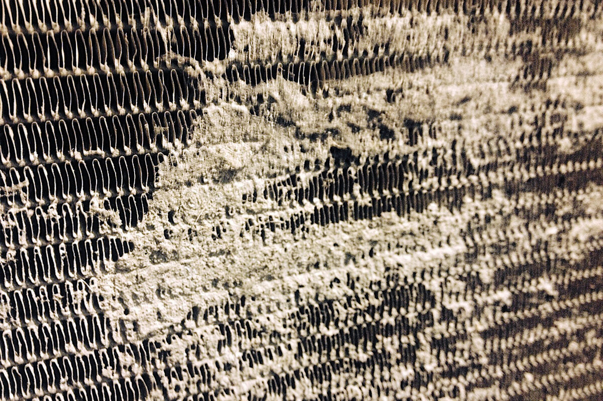 Крупный план на соты радиатора охлаждения