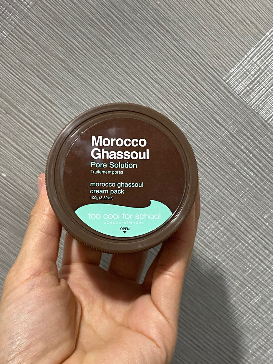 Впервые попробовала эту удивительную маску для лица - Morocco Ghassoul Cream Pack от Too Cool For School, и я впечатлена! 😍

Эта маска с марокканской глиной сразу покорила меня своими многочисленными преимуществами. 🌿

Главное, что я заметила, - это глубокая очистка моей кожи. Марокканская глина помогла избавиться от избыточного масла и убрала все загрязнения и токсины. Моя кожа просто сверкает после использования! ✨

Но это не все. Маска также увлажнила мою кожу и сделала ее более мягкой и упругой. Аромат и текстура маски делают процесс ухода за кожей настоящим удовольствием.

Если вы ищете что-то новое для своего регулярного ухода за кожей, обязательно попробуйте Morocco Ghassoul Cream Pack. Я уверена, вы полюбите результаты так же, как и я! 💆‍♀️✨

#УходЗаКожей #МаскаДляЛица #TooCoolForSchool #НовыйФаворит #ПроблемнаяКожа