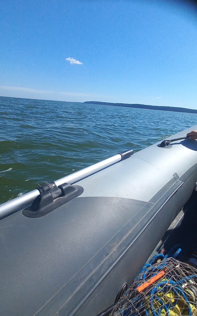 Тот день на фото, когда я написал этот стих спустя два года после реального события в той самой лодке и примерно в тех же местах .. Август 2023.