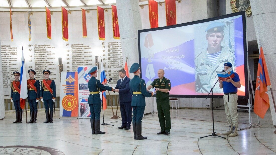     В музее-панораме «Сталинградская битва» прошла очередная церемония передачи наград родным волгоградских бойцов, погибших в спецоперации на Донбассе.