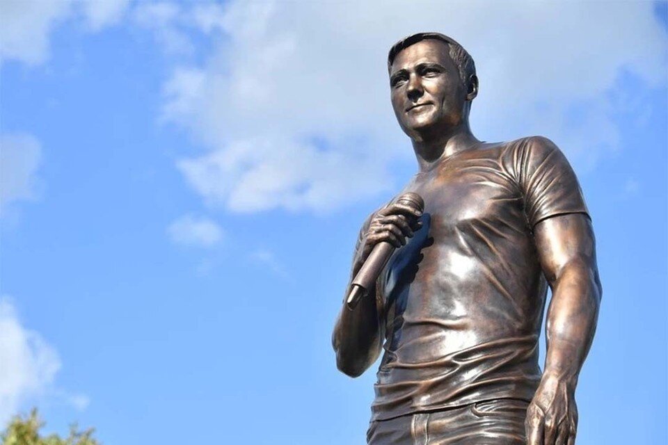    В Барнауле проведут вечер памяти легендарного артиста, которому на днях исполнилось бы 50 лет Иван МАКЕЕВ