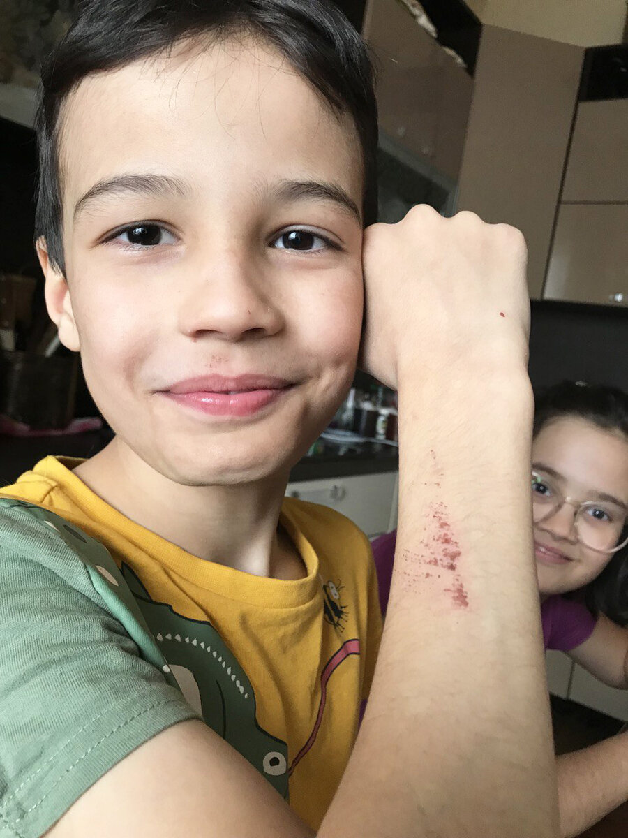 Максик с нами ездил на поиски Алины и ни разу не заныл, хотя очень уставал