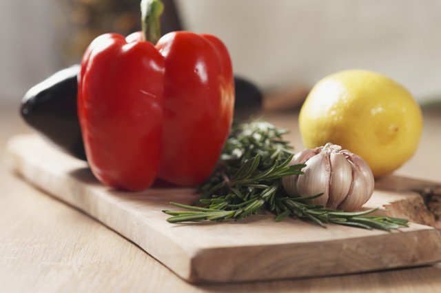    Как довести до спелости убранные с грядки перцы и баклажаны?