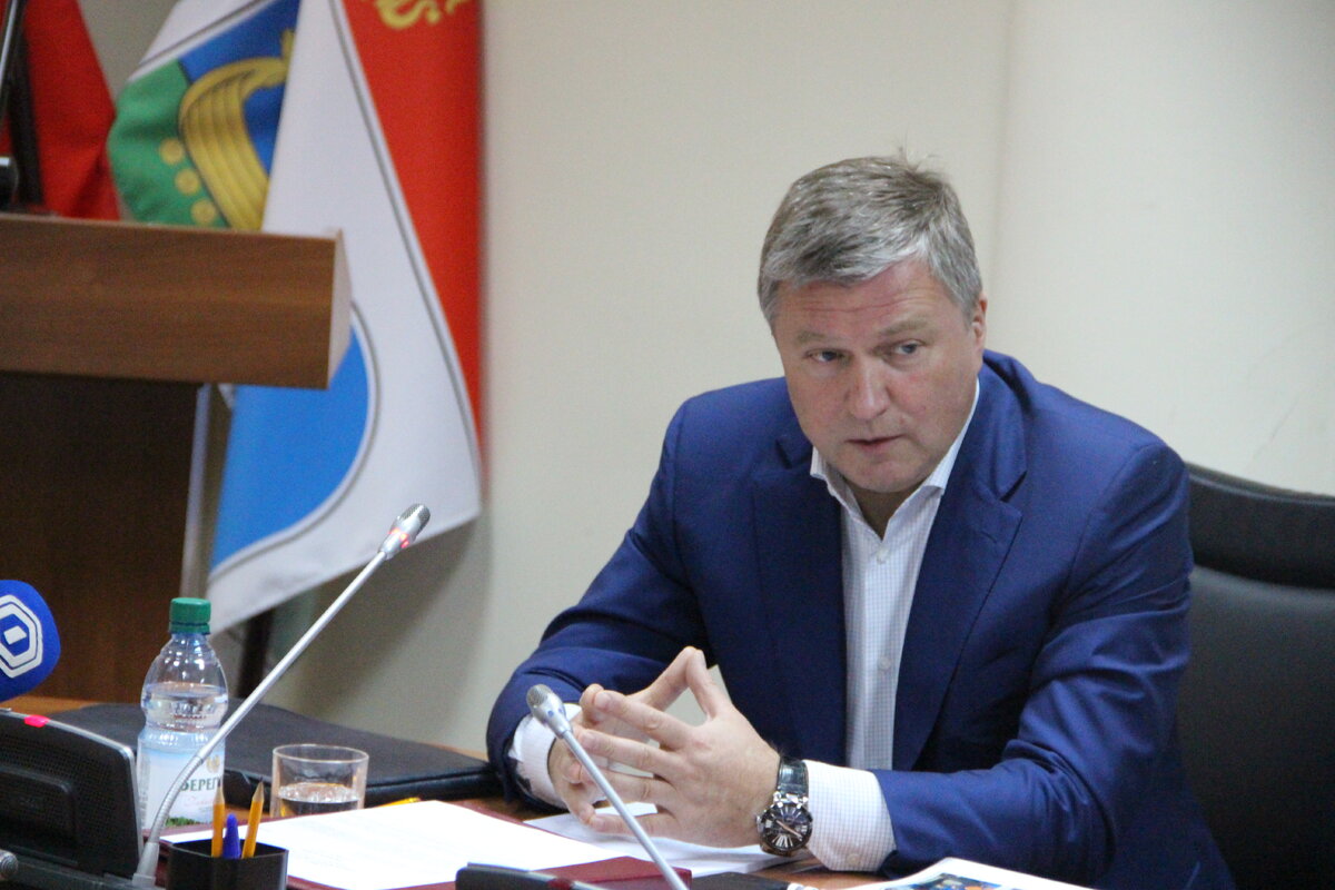 Глава городского округа Виктор Азаров рассказал народным избранникам о рабочей встрече с губернатором Московской области Андреем Воробьёвым и об основных направлениях своего отчёта по итогам работы в 2017-ом году.