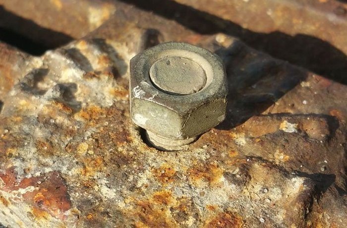 
Гвоздь - это вам не болт.
