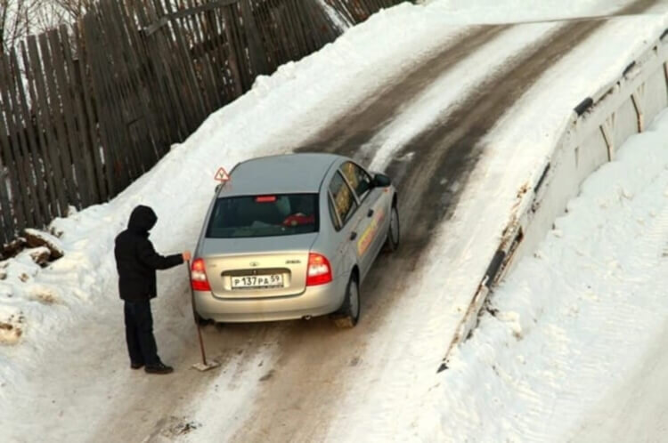 Горка на механике. Горка для машин. Горка вождение на механике. Машина трогается.