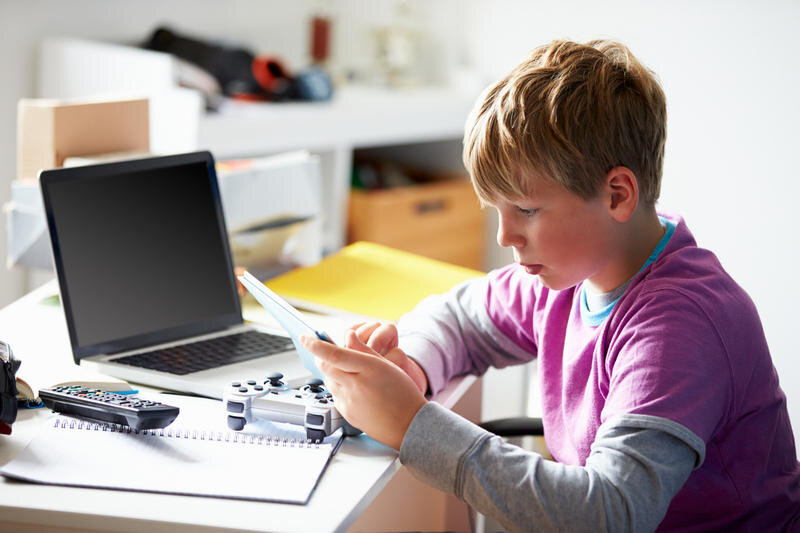    В очень редких случаях ребёнок за компьютером занимается чем-то действительно полезным, к примеру, самообразованием, или учёбой.
