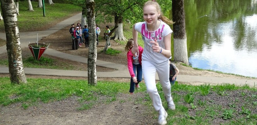  Фото: вологодское региональное отделение ОНФВологодские школьники во время забега по Кремлевскому саду заодно прибрали территорию.