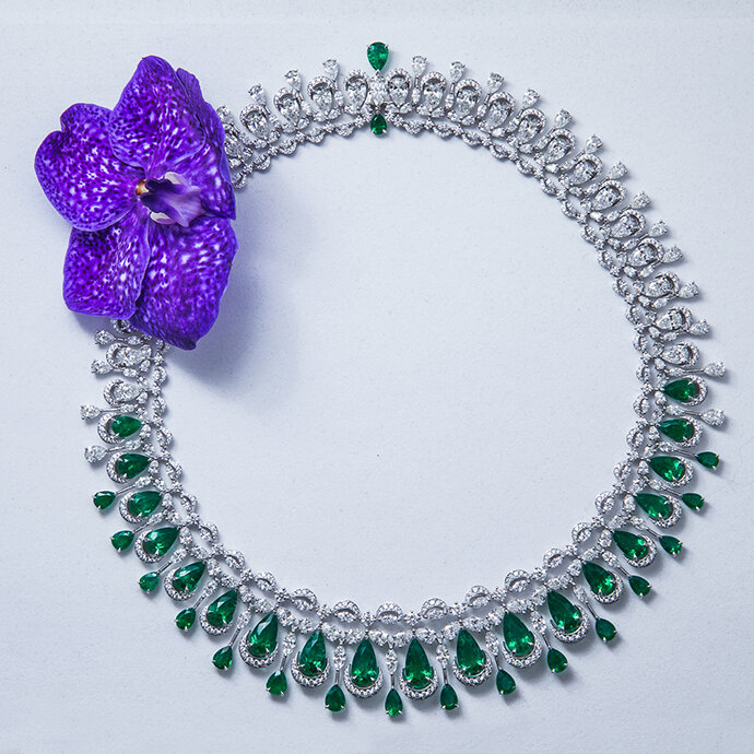 Колье Chopard Precious из белого золота с изумрудами и бриллиантами