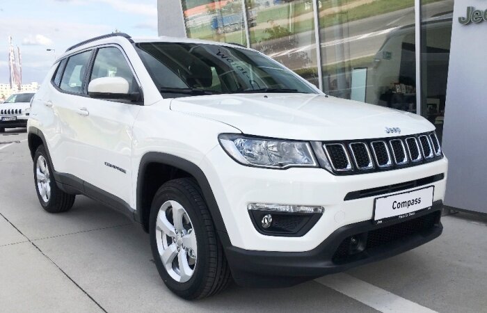 Компактный кроссовер Jeep Compass проявил себя довольно слабо. 
