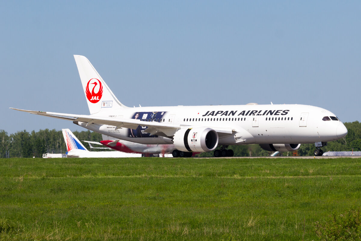 2.Boeing 787-8 Dreamliner JA841J Japan Airlines