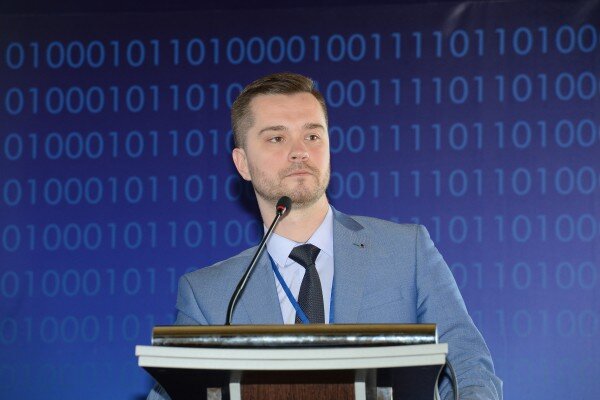 Пресс-служба ГУП «Севастопольский морской завод имени Серго Орджоникидзе» сообщает о том, что первый день Форума был посвящен выполнению ФЦП «Социально-экономическое развитие Крыма и Севастополя до 2020 года», стратегии развития региона, морскому бизнесу. 