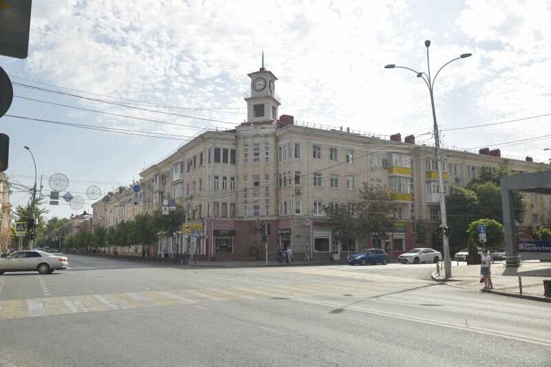 Здание на перекрестке улиц Красная и Мира в Краснодаре.Фото: Геннадий Балышев, ИА «ВК Пресс».