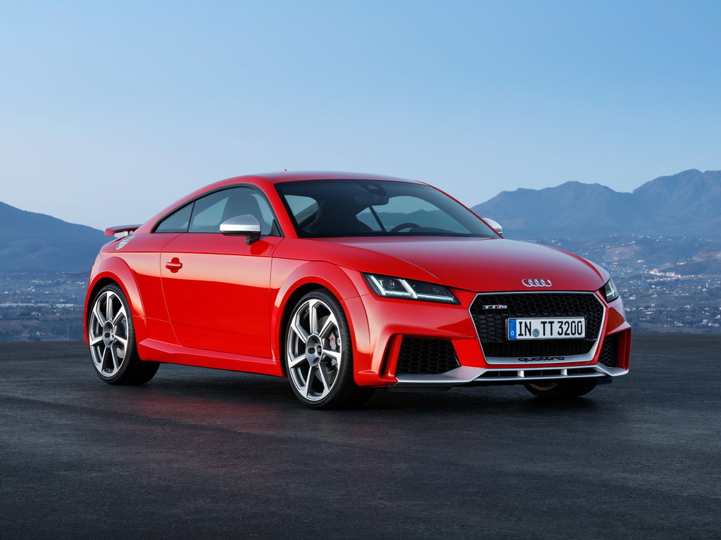 Современный двухдверный Audi TT 