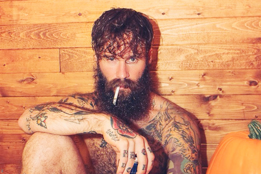 У Вас есть тату?)