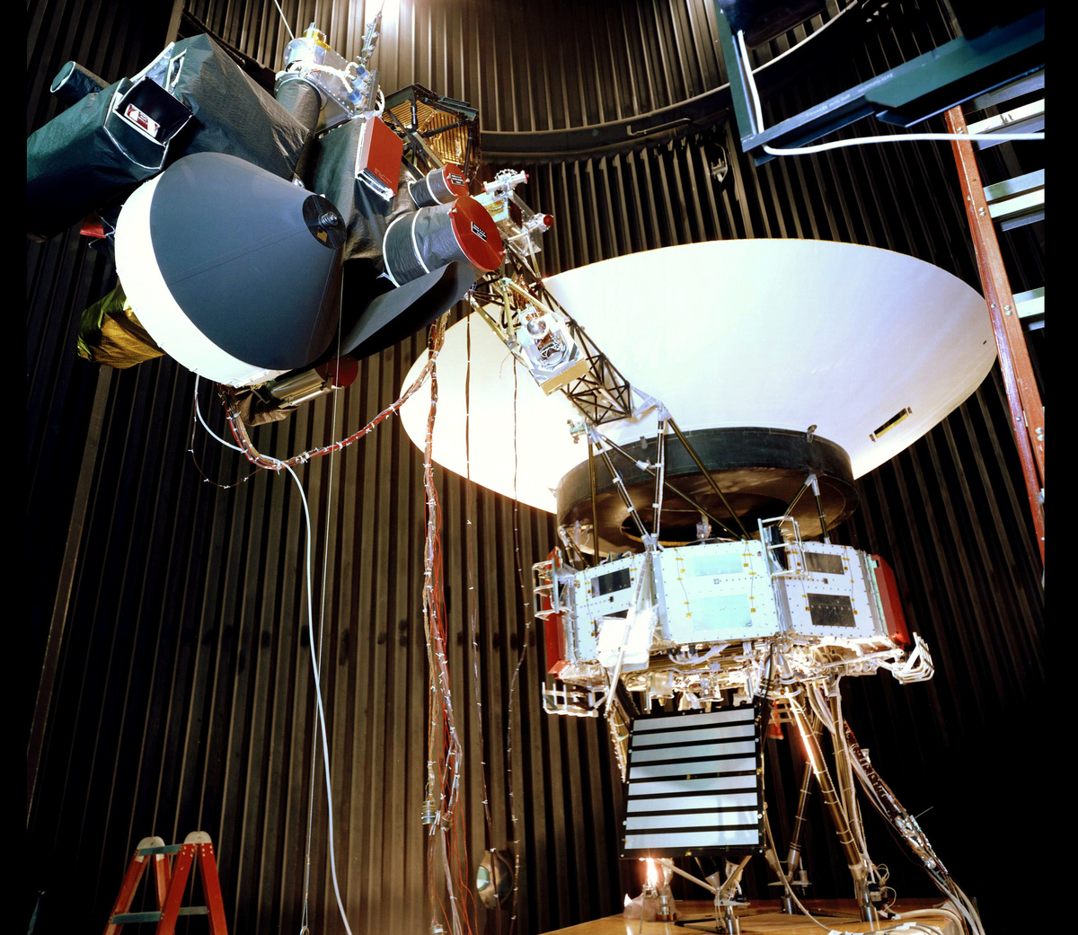 Вояджер 1 и 2 - два брата-близнеца