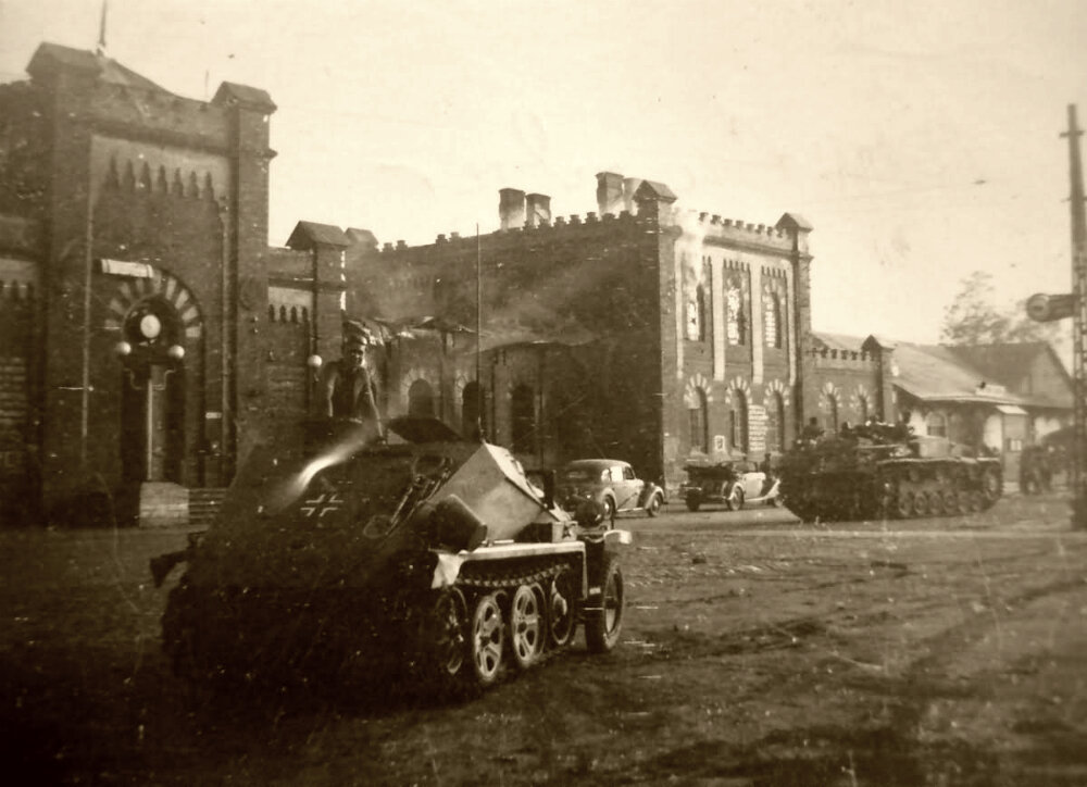 Краснодар. На привокзальной площади ж/д вокзала Краснодар-1, август 1942 года.