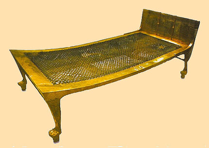  Столы и стулья, троны Древнего Египта, найденные при раскопках в городах Чатал-Гуюк, Кносса являются свидетельством того, что древняя мебель была предметом роскоши. Ее могли позволить лишь привилегированные слои. Декоративные вставки из золота, резьба из слоновой кости, цветная эмаль, изогнутые формы -  все это использовалось мастерами для изготовления тронов. При этом древнеегипетская мебель отличается простотой и удобством: раскладные, с дополнительными подставками. Поражают своей красотой украшения мебели в виде лап животных и изображений растений.  Кроме столов и стульев, были найдены кровати с специальными приспособлениями для сохранения причесок. Сундучки и лари служили для хранения одежды и домашней утвари.  