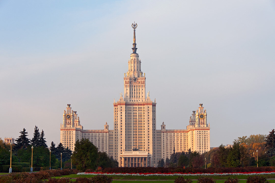 Здание мгу на воробьевых горах фото