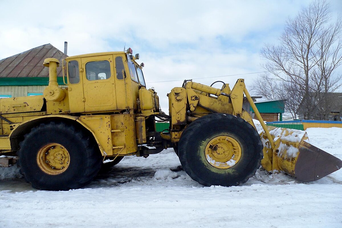 Трактор К-700