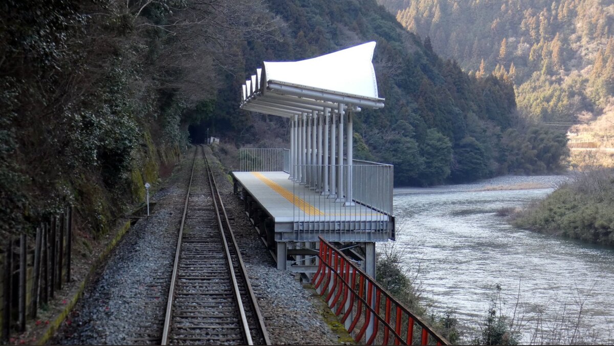 Данная железнодорожная станция находится в Японии.