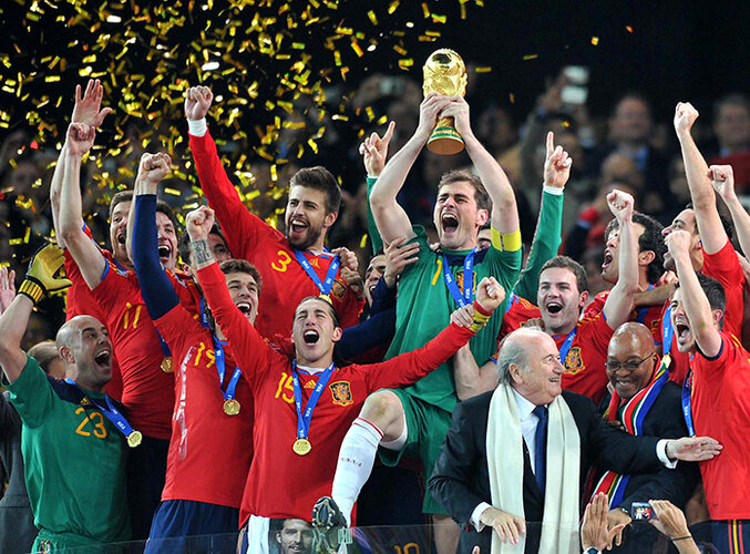 Ровно девять лет назад в ЮАР «красная фурия» впервые стала чемпионом мира – «золотой» гол Андреса Иньесты принес испанцам заветный трофей.