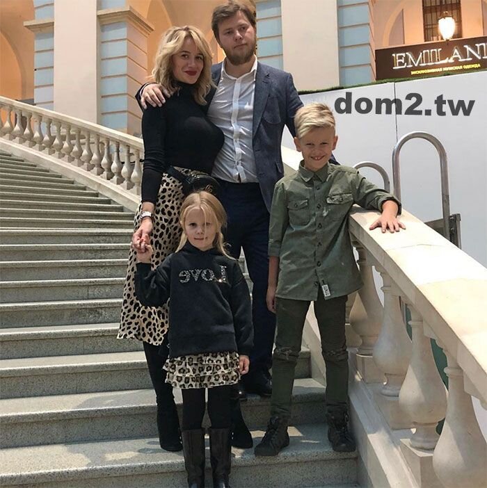Несколько недель назад Елена Бушина сама спровоцировала слухи о предстоящем разводе с Дмитрием Железняком