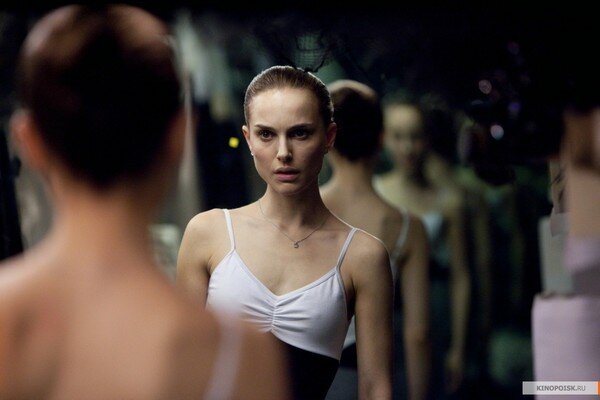 Кадр из фильма "Черный лебедь" с сайта kinopoisk.ru