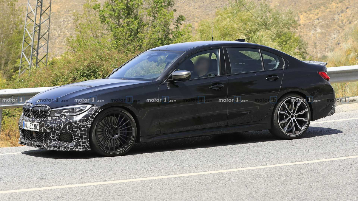 шпионские снимки прототипов B3 принадлежат седану