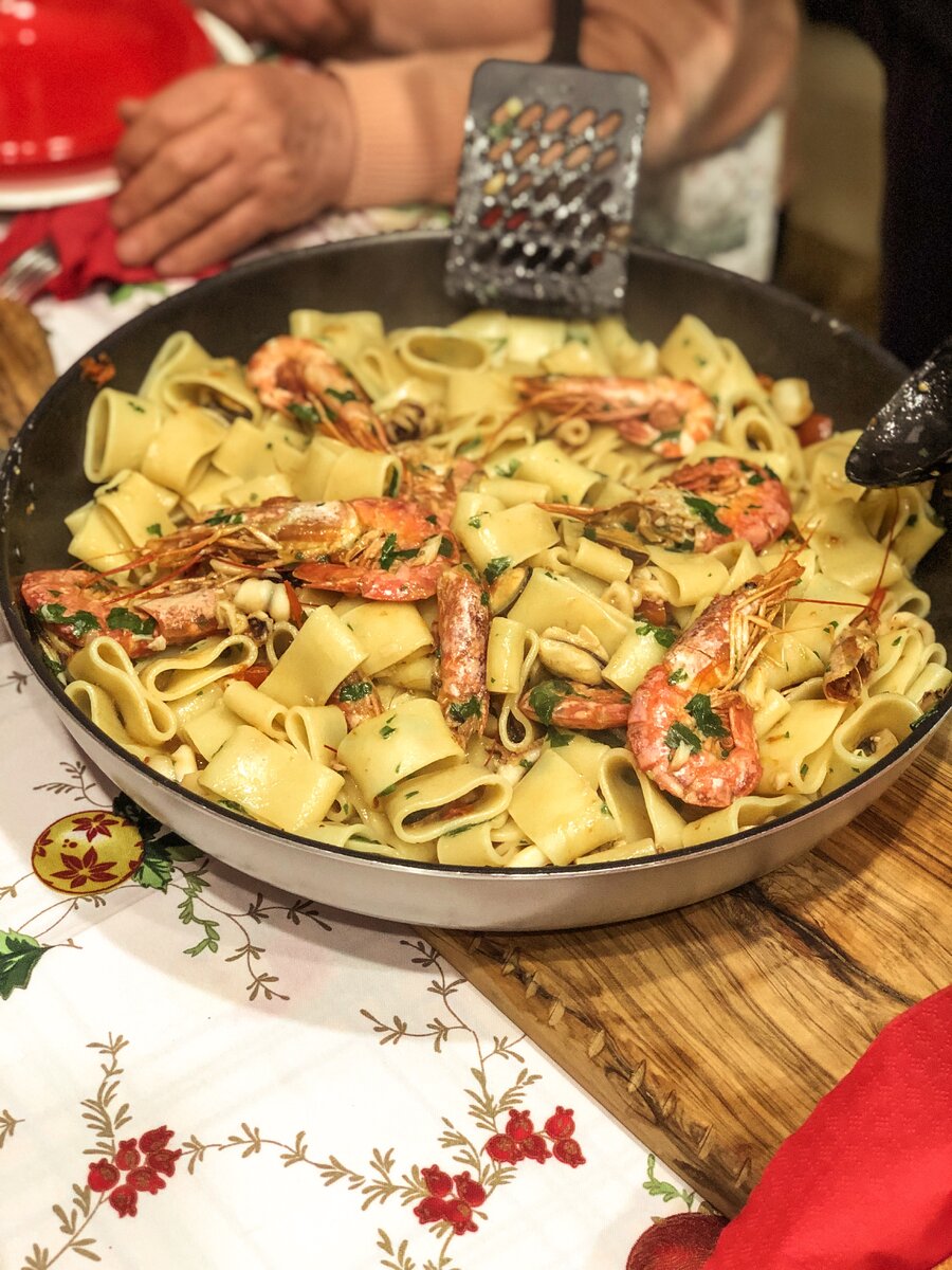 Паста с морепродуктами моя самая любимая...
Эту пасту мы ели на Новый Год))