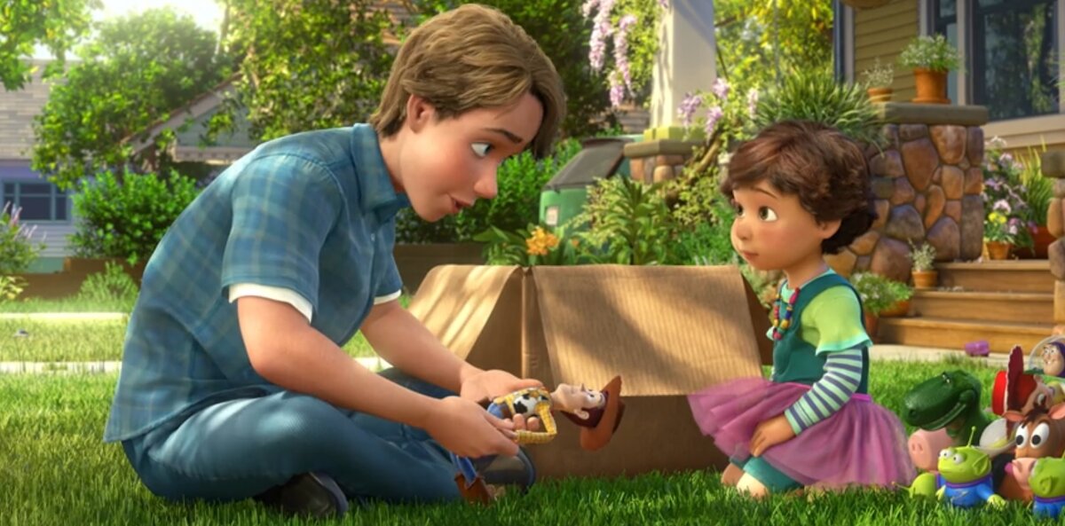 Энди рассказывает Бонни о приключениях игрушек. Кадр из мультфильма «История игрушек 3»