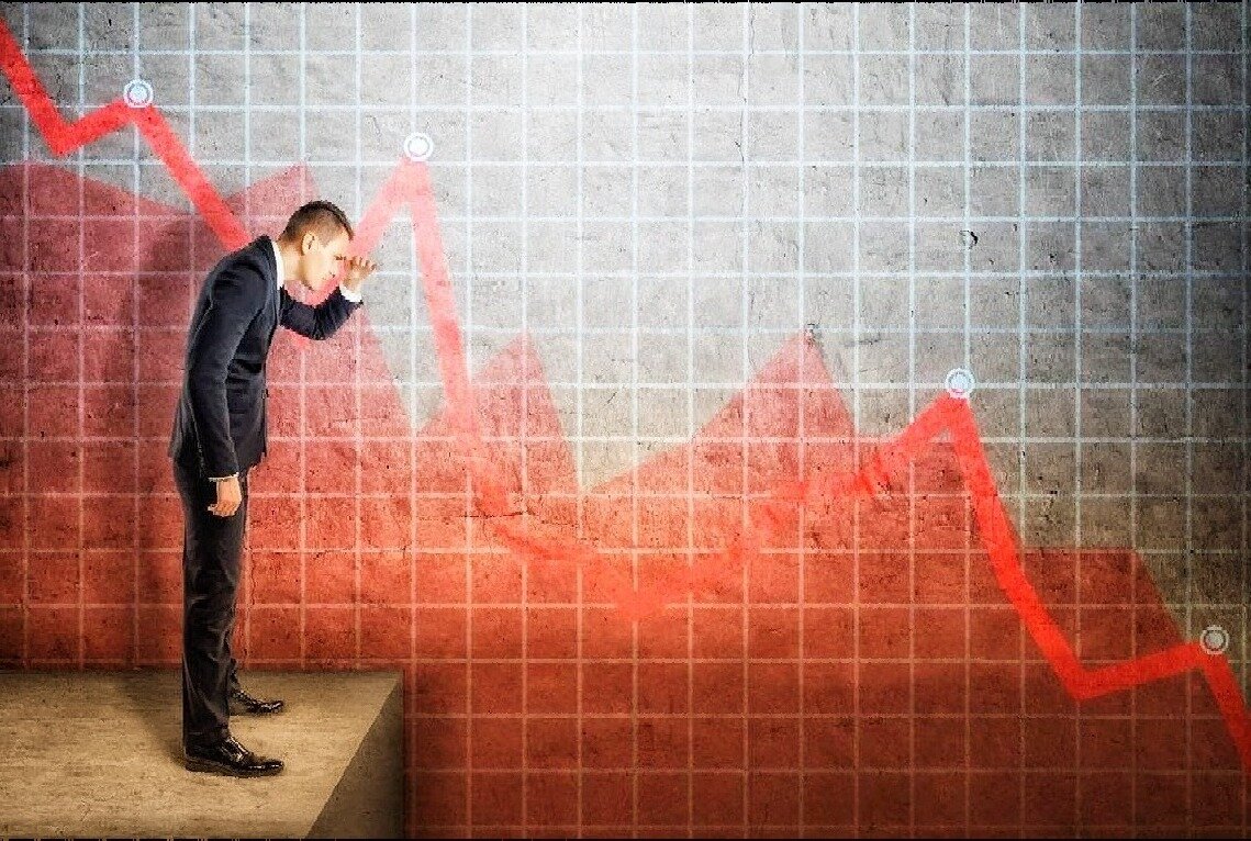 Усреднить? Выйти из позиции? Забыть и продолжать держать? Зафиксировать убыток? Докупить? А вдруг впереди падение? Это уже дно? - вопросов у инвесторов возникает уйма, особенно, когда наблюдаешь падение котировок.