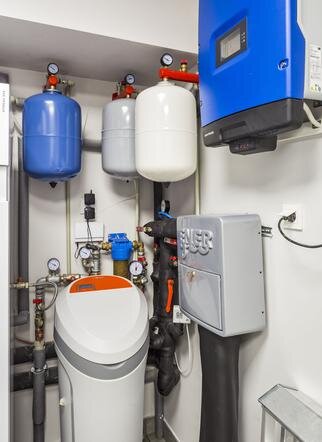 Смягчение воды может быть необходимо в случае современных отопительных установок и оборудования, чтобы защитить их от образования накипи