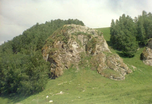 Скальный останец "Чертов палец" у с.Майма (фото Т.И. Мананковой)