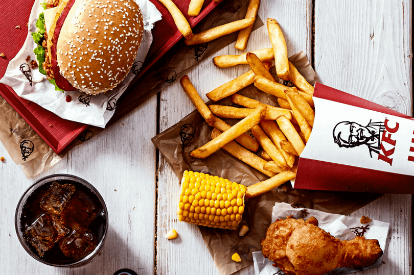 Обед в KFC. Фото: mirror.co.uk