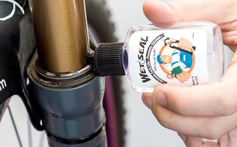 Масло для вилок и амортизаторов. Какое масло в вилку велосипеда. Какое масло в вилку велосипеда. Замена масла в вилке мотоцикла. Какое масло в вилку велосипеда.