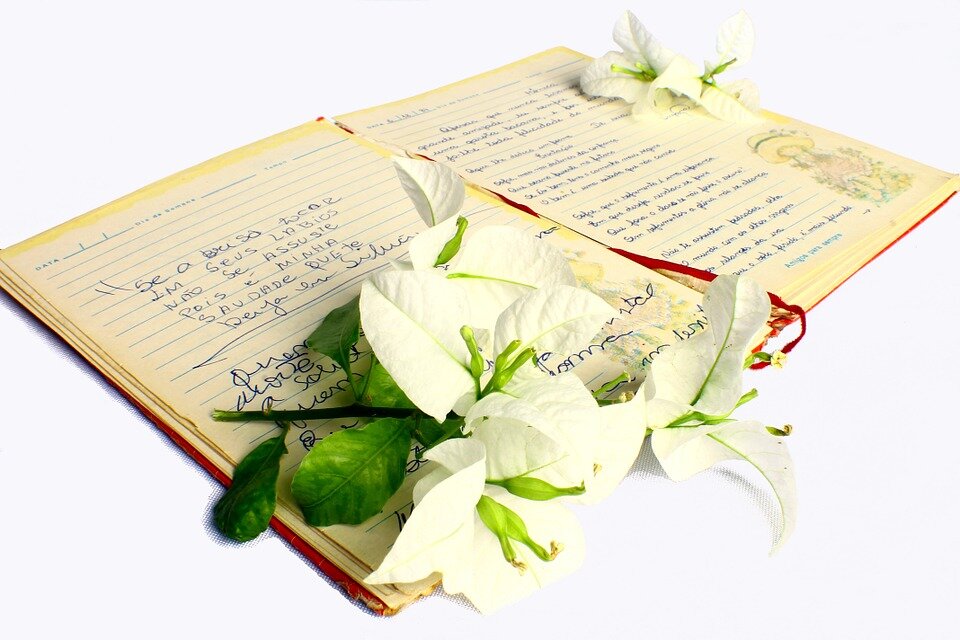 https://cdn.pixabay.com/photo/2015/03/24/23/58/poetry-688368_960_720.jpg