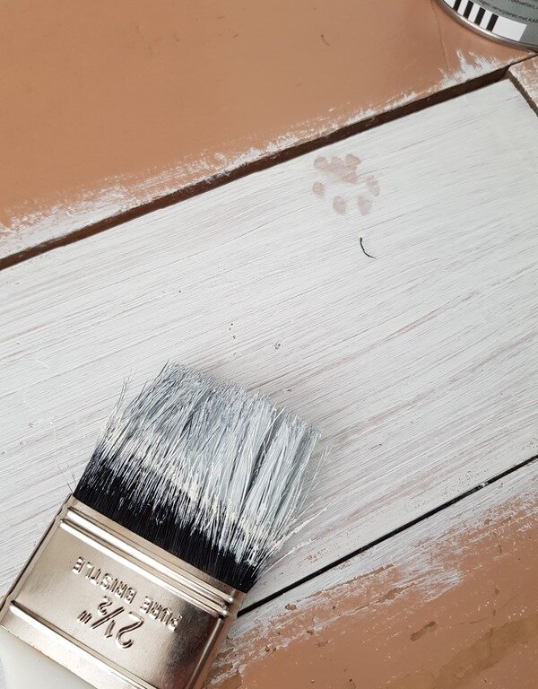 https://www.pexels.com/photo/white-paint-on-wooden-surface-1566994/
