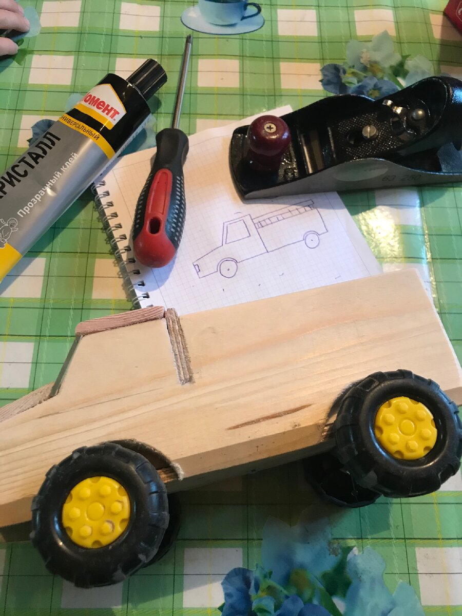 деревянные машинки (wooden cars)