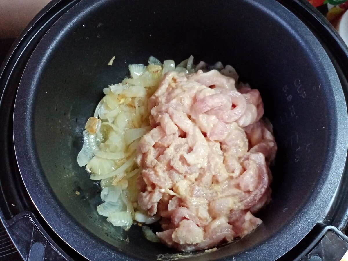 Вкусный рецепт поджарки из свинины с подливкой с фото пошагово