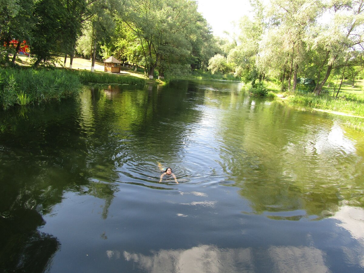   Купаемся   с  мая  по  сентябрь .
