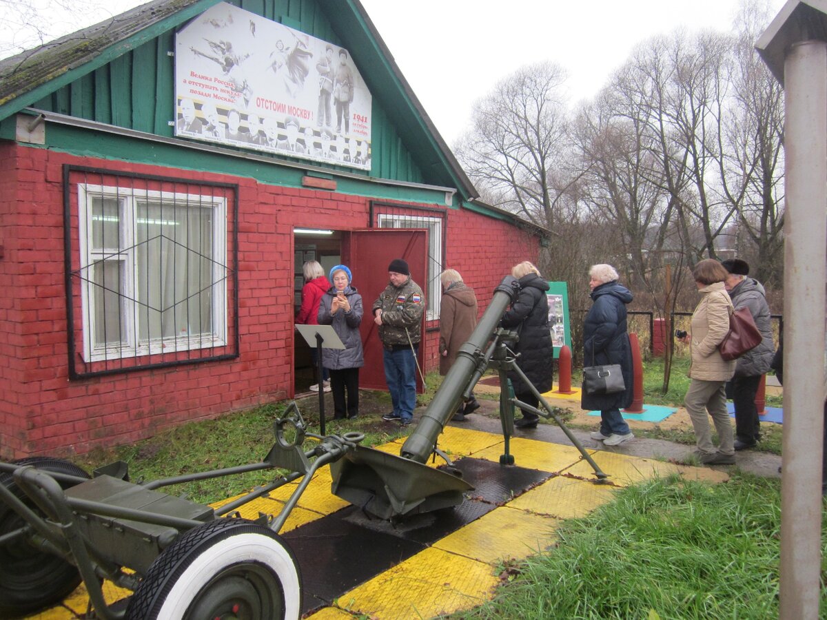 Военный музей Екатериновки, где есть стенд и документы, посвящённые ополченцам 1-ой дивизии. Отсюда начинались экскурсии