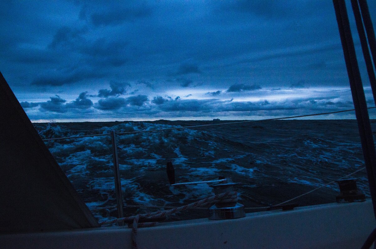 Корабли встречались все чаще