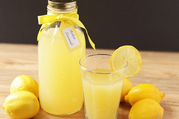 Лимонад легко приготовить самостоятельно (Фото: travisneighborward.com)