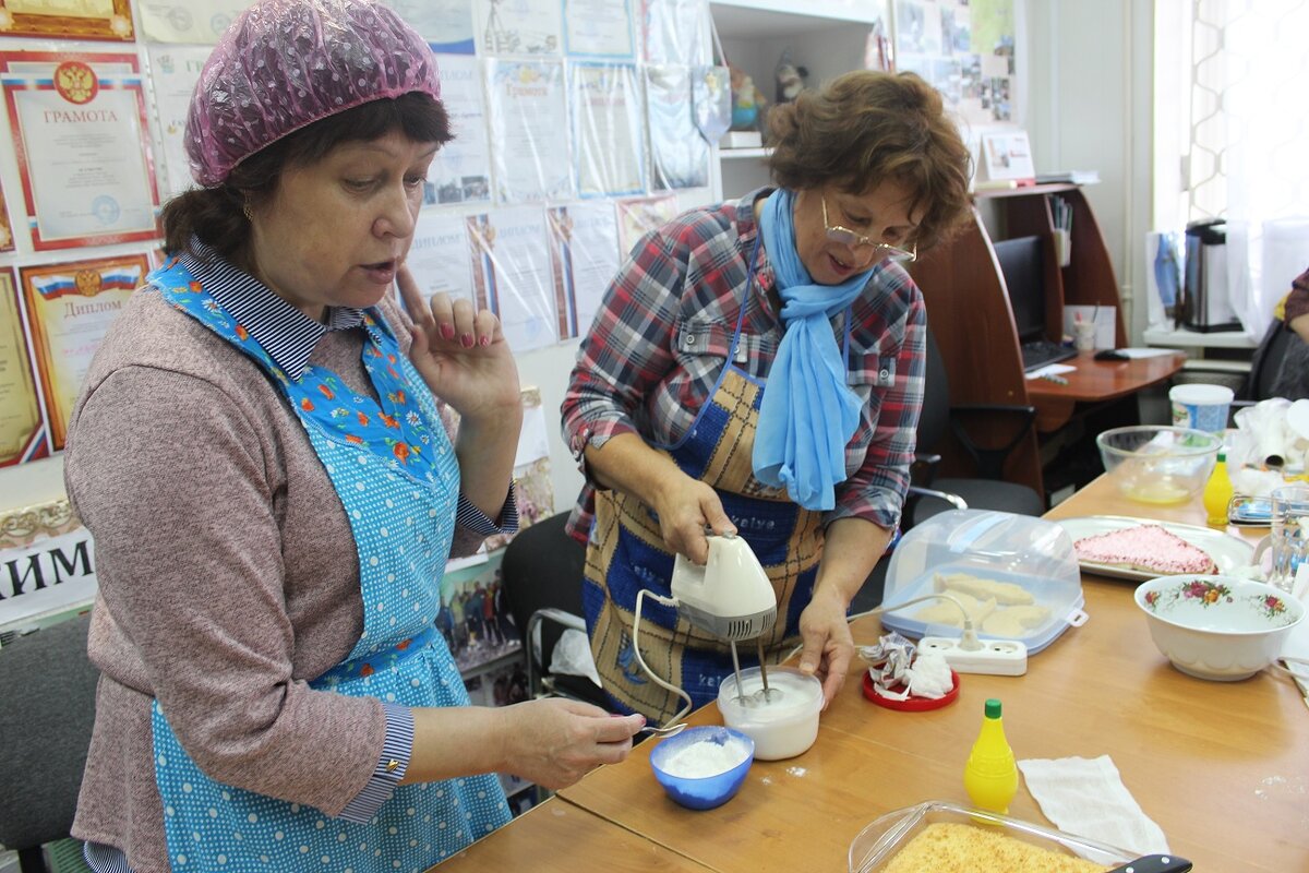 Вакансии карпинск. КЦСОН Карпинск. Дом престарелых в Карпинске. Творческая мастерская Лидер Карпинск. Карпинск общество слепых.