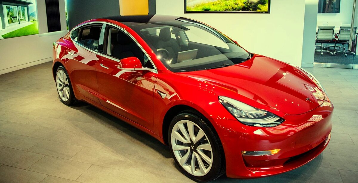 Модель предыдущего поколения: Tesla модель 3